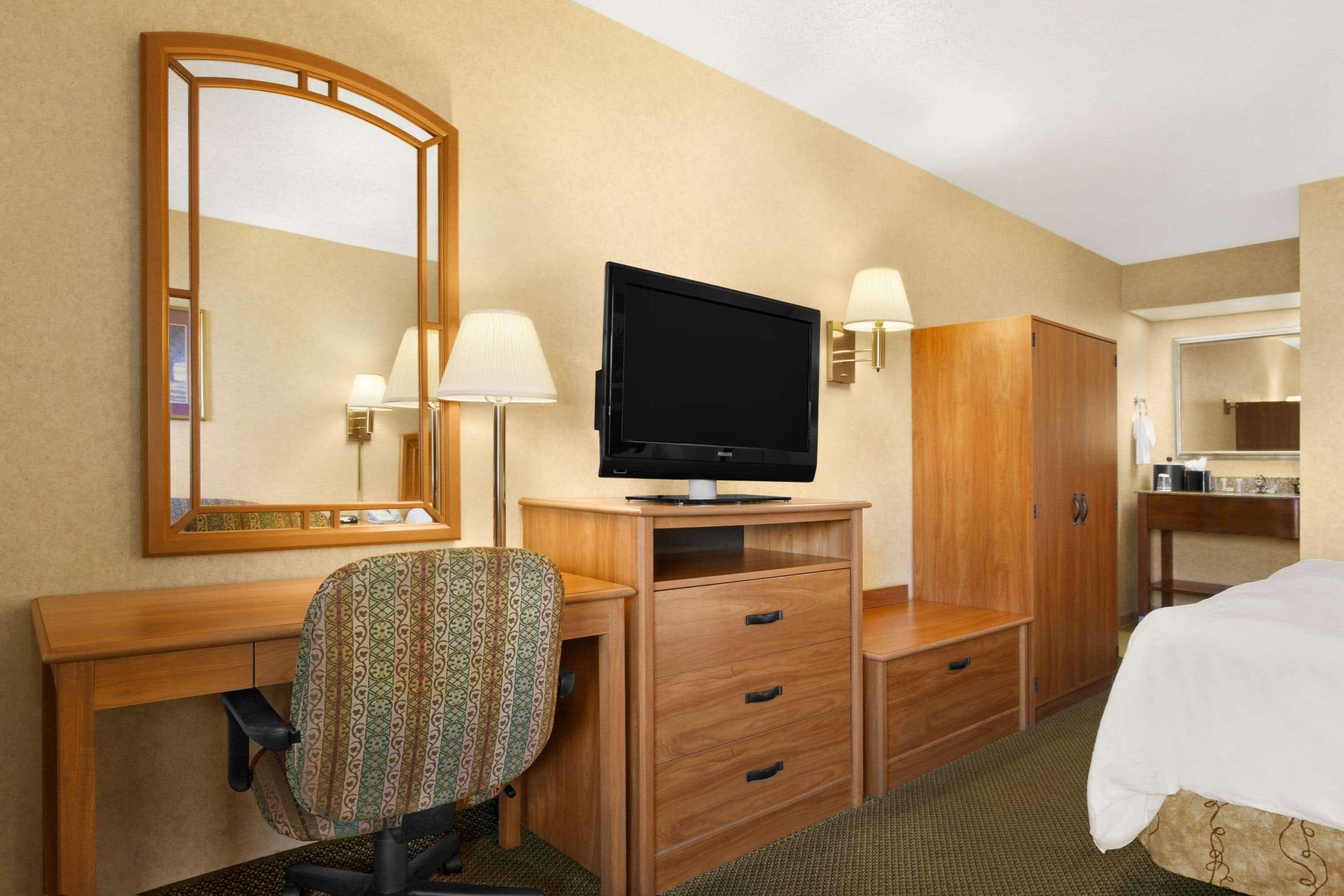 Howard Johnson By Wyndham Greensboro Near The Coliseum Eksteriør bilde