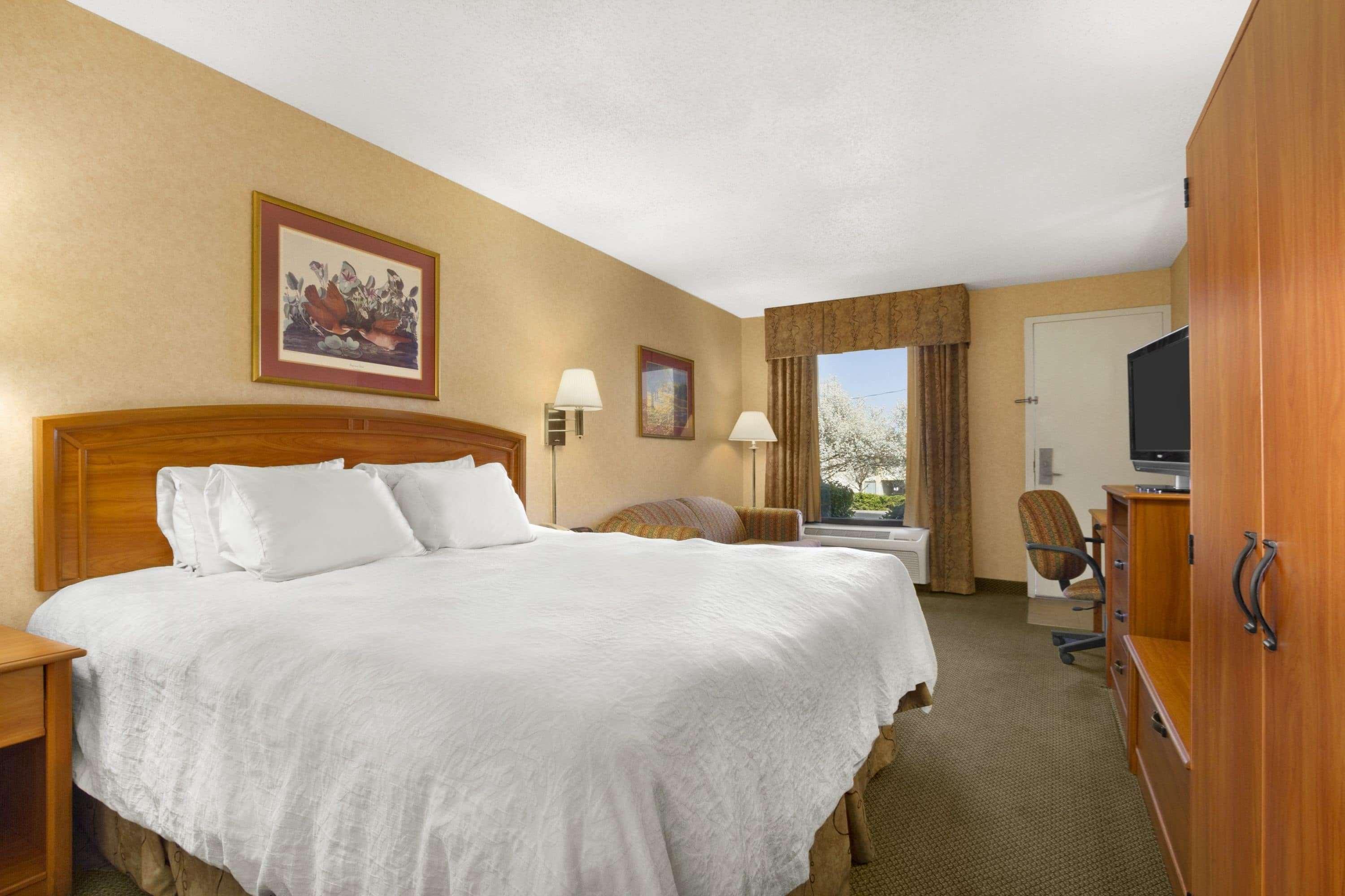 Howard Johnson By Wyndham Greensboro Near The Coliseum Eksteriør bilde